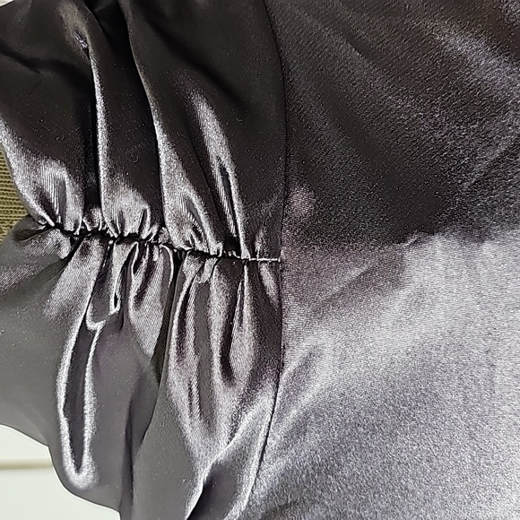 Women's shinny sleevless top. Color is called platinum.By nine West Size… - Picture 6 of 11